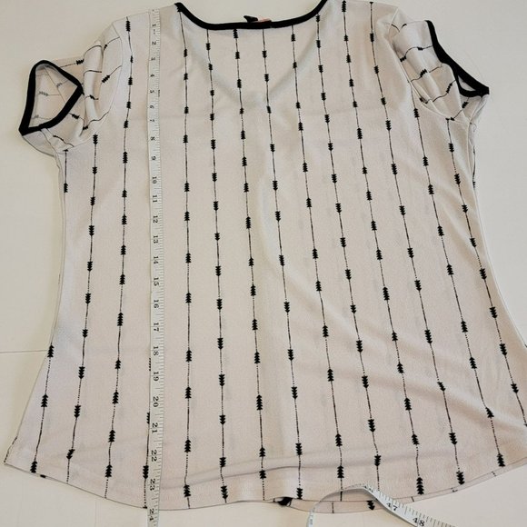 50th Street Petite Women's MP White and Black Blouse w/Gold Zipper Pockets EUC - Picture 11 of 12